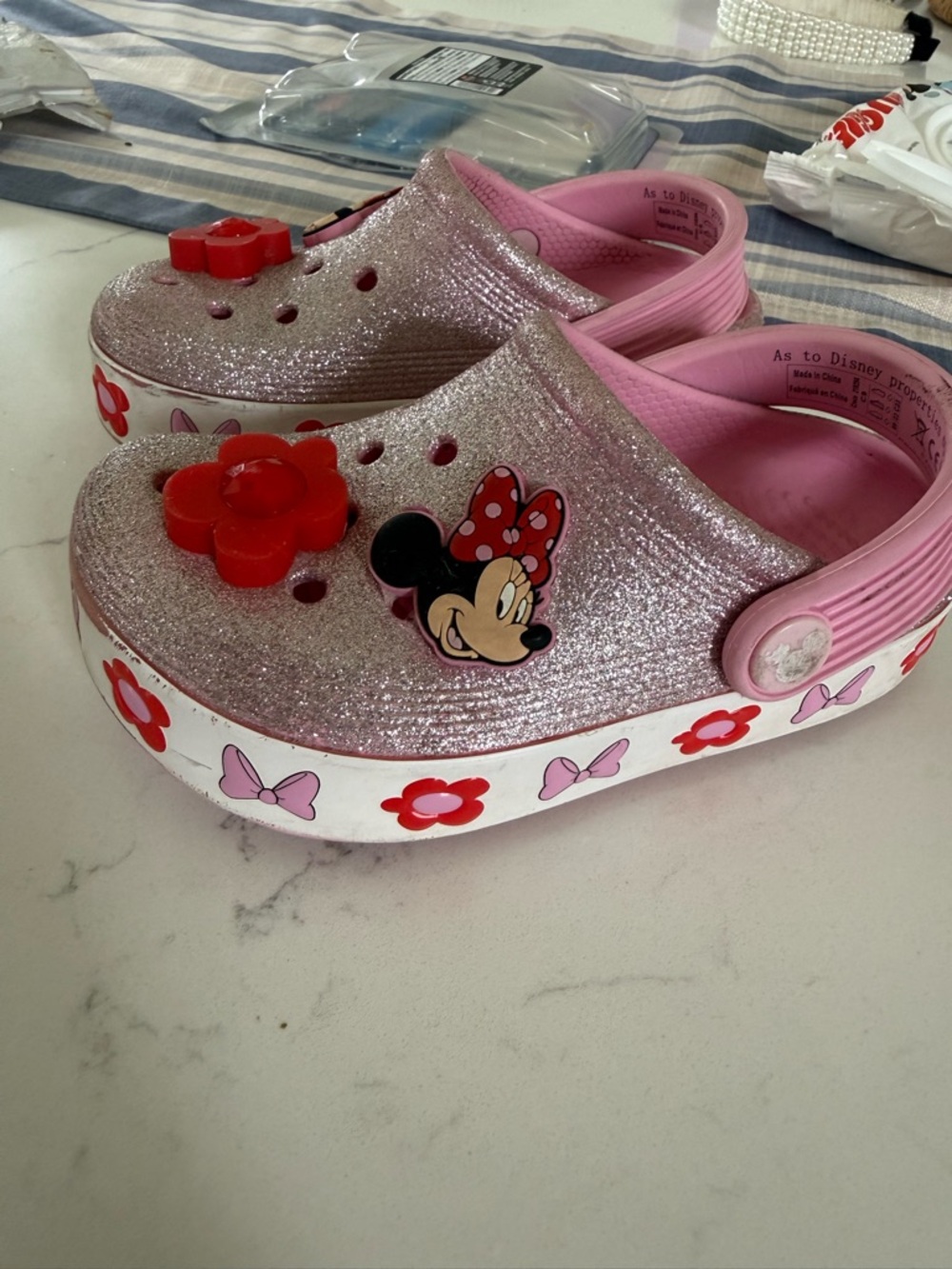 CROCS Pink Sparkle Minnie Mouse Kids Clogs with Red Flower Charms